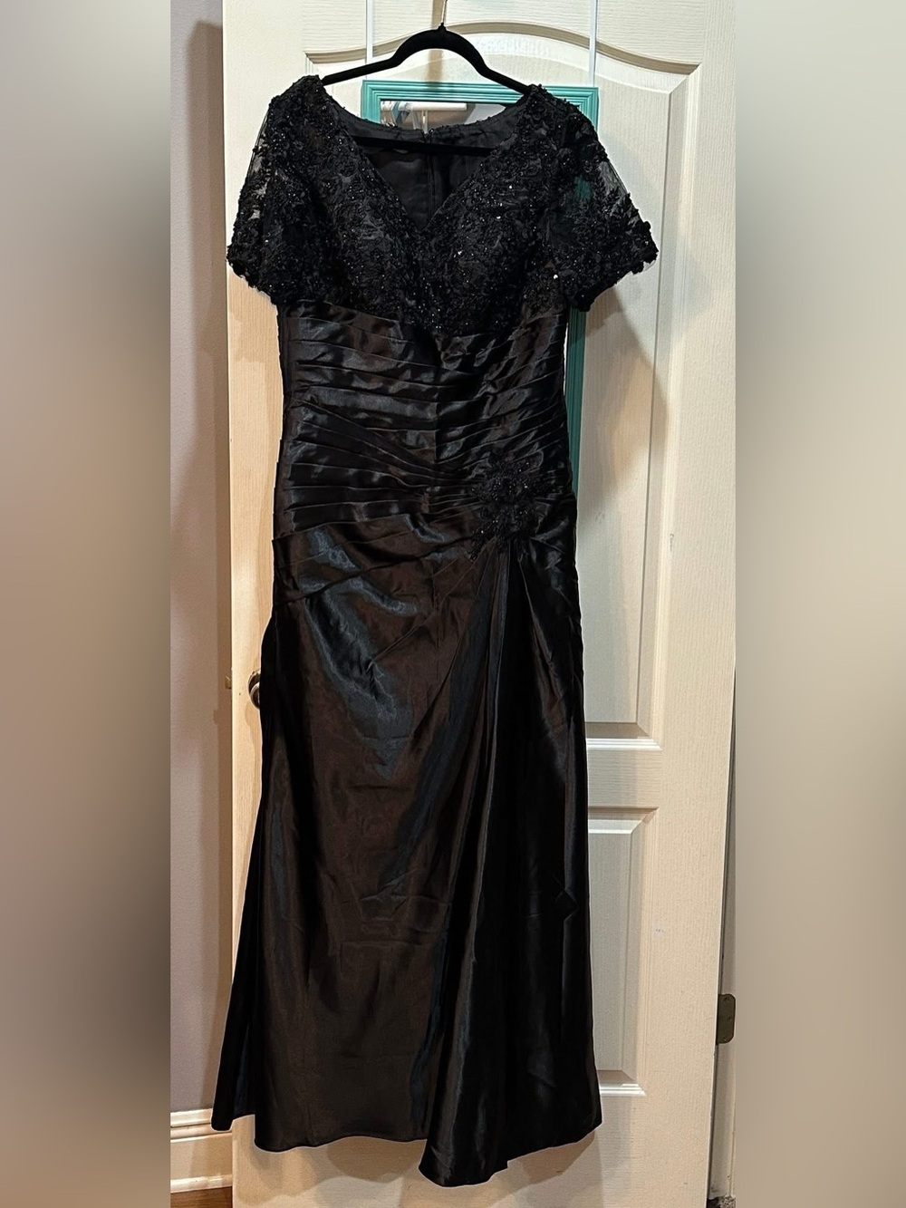 Elegant Black Evening Dress with Beaded Bodice